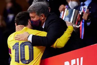 El mandamás del Fc Barcelona, Joan LAporta, aún lamenta la partida del astro argentino de la institución culé "tuve la esperanza de que Messi jugara gratis", afirmó.