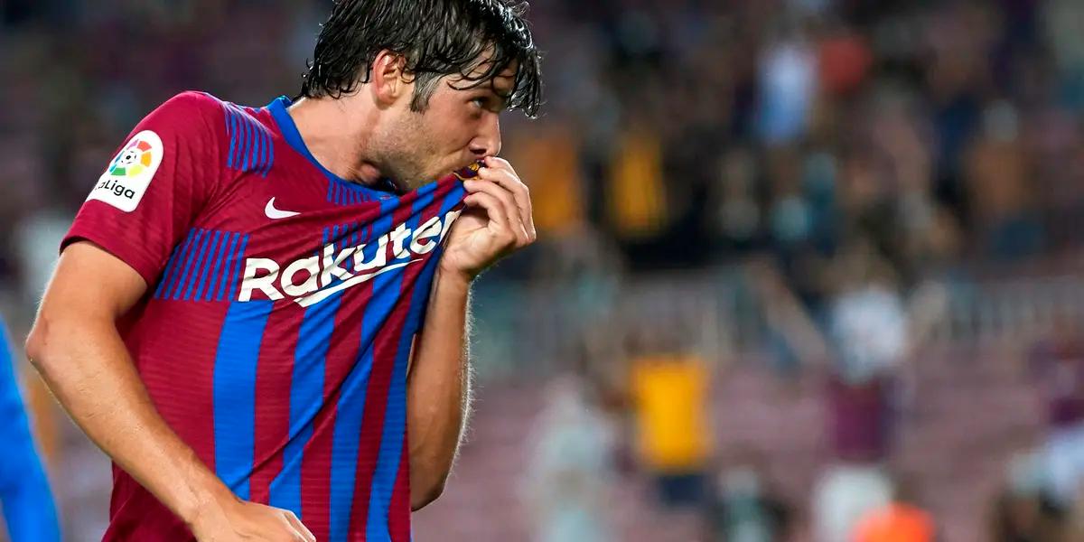 El mediocampista del Barcelona aceptó la oferta de la institución culé para firmar su renovación por una temporada a la baja. La apuesta es por lo deportivo y ser parte del resurgimiento del Barcelona.