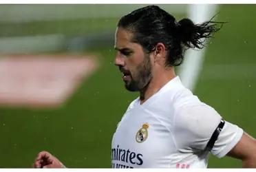 El mediocampista merengue, Isco, está con un pie fuera del Real Madrid y ya hay varios clubes interesados en hacerse con la ficha del futbolista. El Inter y el Milán están disputando una carrera para ver quien de los dos se lo lleva.