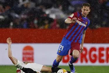 El mediocentro neerlandés del Barcelona es requerido por el último monarca de la UEFa Champions League. El equipo británico realizó una ofera por De Jong, pero bastante lejana a lo que pretenden en Ciudad Condal.
