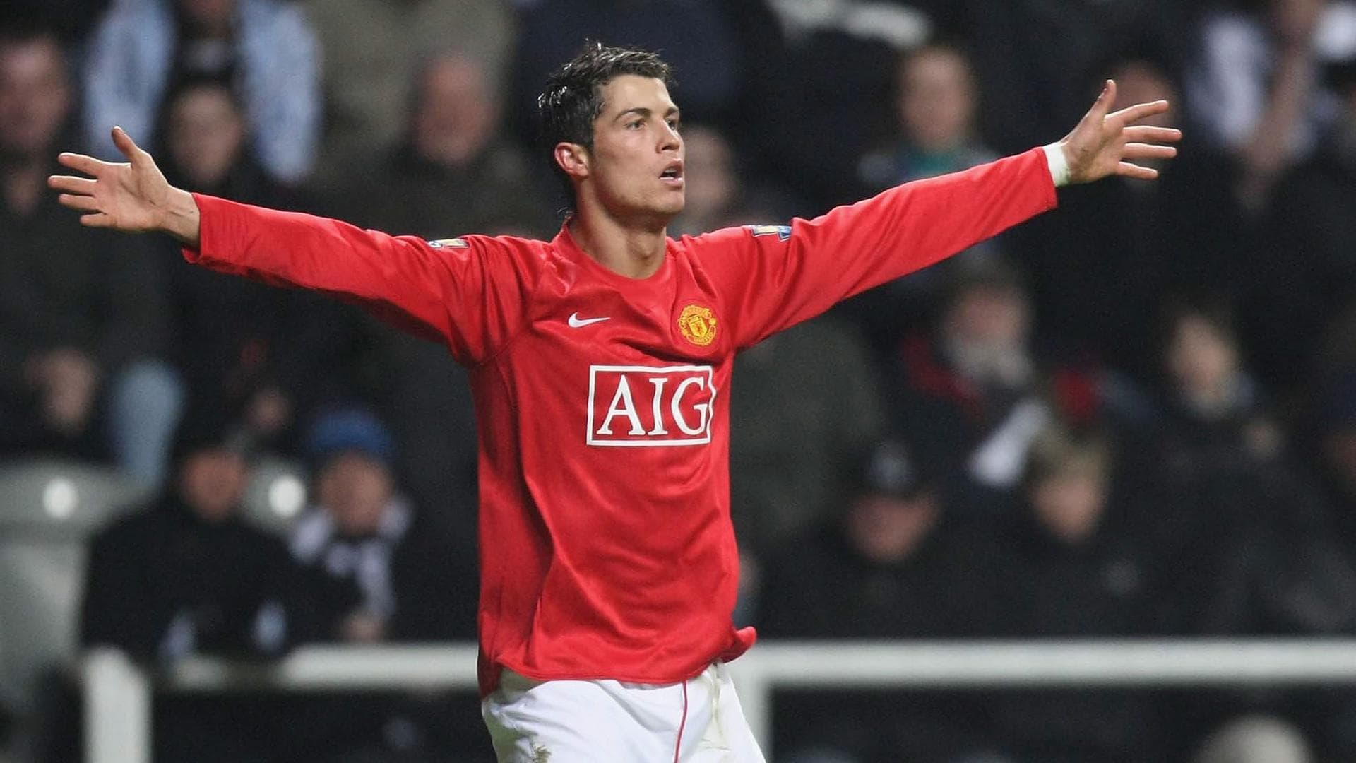 El mercado de pases más loco de la historia esta por finalizar y se acaba de oficializar el fichaje de Cristiano Ronaldo al Manchester United. El portugues vuelve tras 12 años a Old Trafford y acá te contamos todo lo que tenes que saber acerca del fichaje.