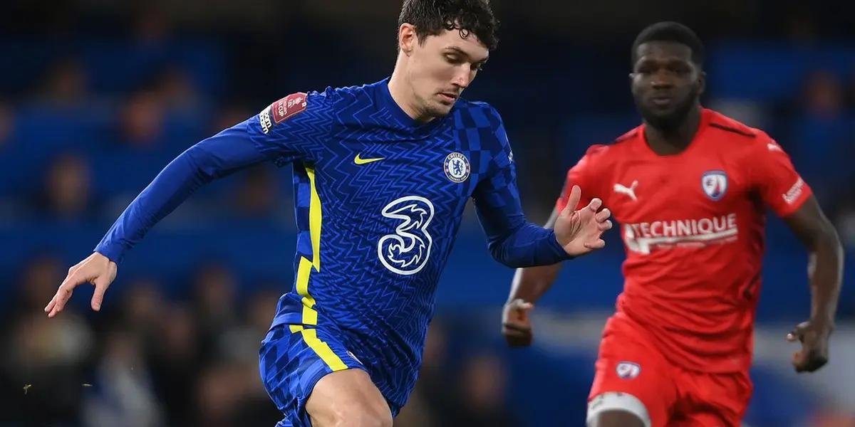 El padre del defensa pide una gran comisión por renovar por el Chelsea y en la institución de Ciudad Condal son conscientes de que esos movimientos que no supondrían una operación asequible.