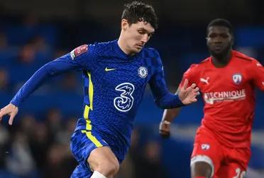 El padre del defensa pide una gran comisión por renovar por el Chelsea y en la institución de Ciudad Condal son conscientes de que esos movimientos que no supondrían una operación asequible.