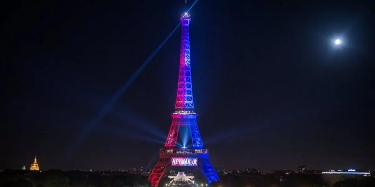 El Paris Saint Germain sigue negociando a destajo para asegurarse el arribo de Messi a la institución de la capital francesa. Y paralelamente prepara un recibimiento acorde a la altura de la estrella que puede incorporar. A tal punto que prepara una gala para recibirlo.