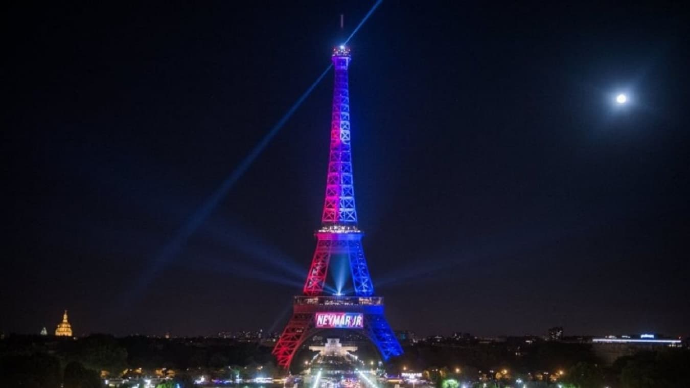 El Paris Saint Germain sigue negociando a destajo para asegurarse el arribo de Messi a la institución de la capital francesa. Y paralelamente prepara un recibimiento acorde a la altura de la estrella que puede incorporar. A tal punto que prepara una gala para recibirlo.