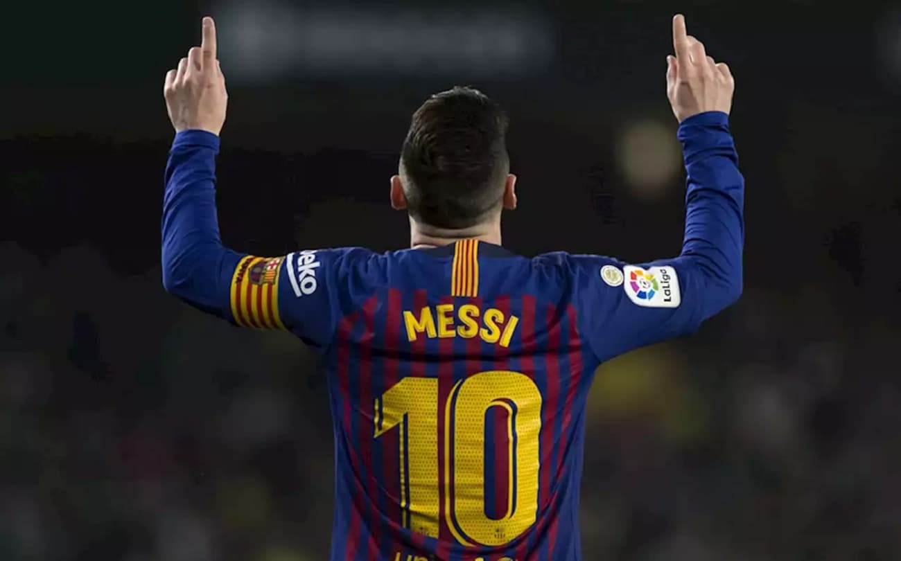 El paso de Messi por el FC Barcelona dejó una serie de recuerdos imborrables, que permanecerán indelebles en la retina de la afición blaugrana. Una selección de 10 de sus mejores definiciones, para el jugador que marcó más de 700 en total.