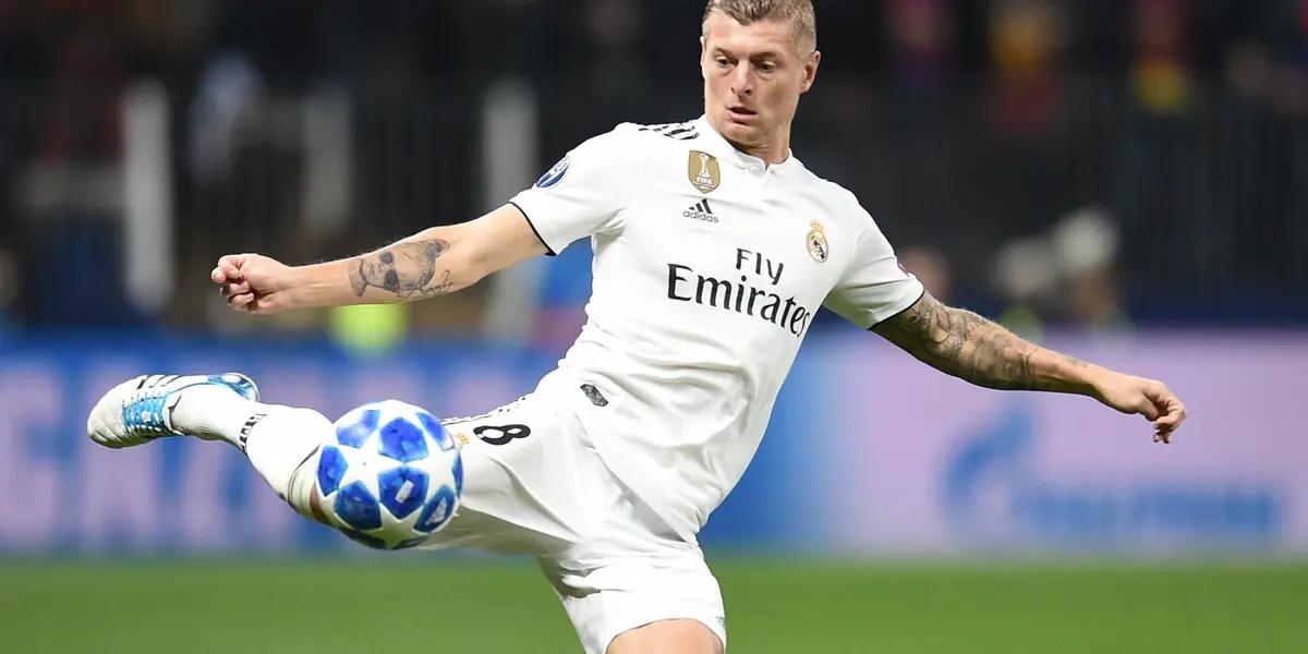 El paso de Toni Kroos por el Real Madrid lo ha convertido en uno de los mejores futbolistas de los últimos 20 años, sus inicios en Alemania lo llevaron a dar el gran paso de su carrera en el conjunto Blanco.