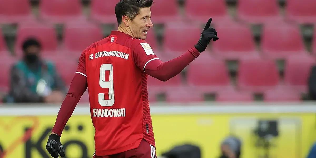 El polaco dijo que Messi tendría algún problema con él en lo futbolistico y que por eso no lo habría votado en los premios The Best pero que a diferencia de la pulga, él si lo habia hecho.