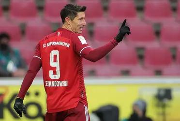 El polaco dijo que Messi tendría algún problema con él en lo futbolistico y que por eso no lo habría votado en los premios The Best pero que a diferencia de la pulga, él si lo habia hecho.