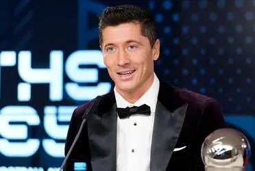 El polaco no estuvo presente en la ceremonia en París, pero se revelaron sus votos.