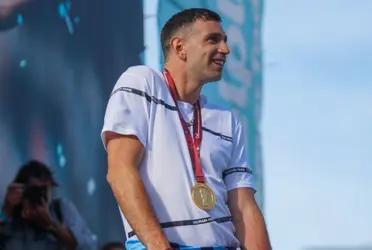 El portero argentino continuó con los festejos en su ciudad natal y habló de Tchouaméni.