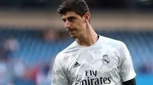 El portero belga del Real Madrid se mostro muy molesto.