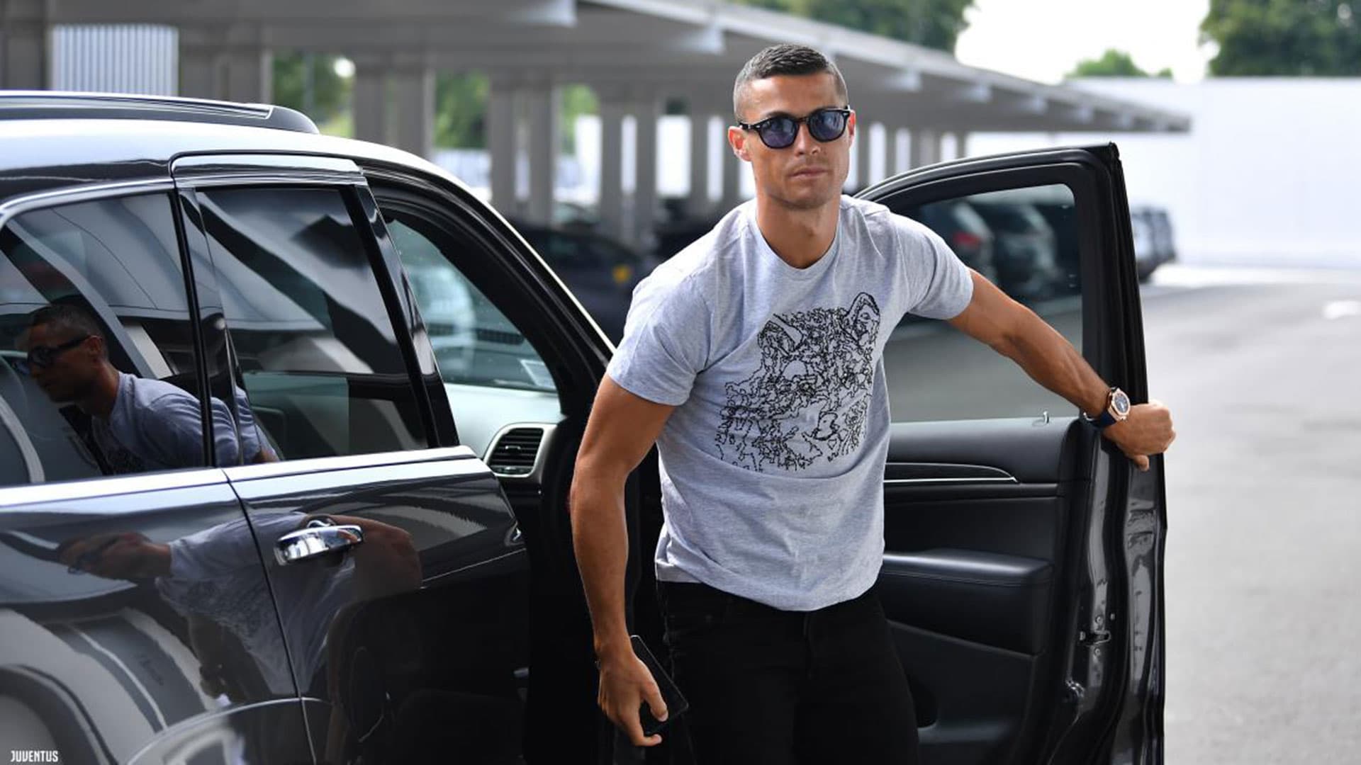 El portugués es uno de los jugadores mejores pagos del mundo. En sus 18 años dentro de la cancha, Cristiano Ronaldo hizo demasiado dinero y hoy lo podemos ver en todo su esplendor.