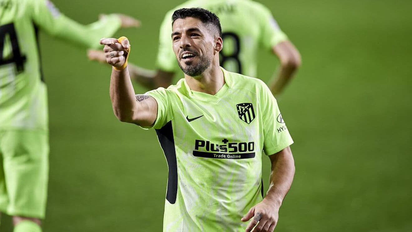 El presente que vive Luis Suárez es uno de los mejores de su carrera. Pieza clave del Atlético Madrid para conquistar la última Liga y uno de los nombres mas importantes de la Selección de Uruguay para su equipo.