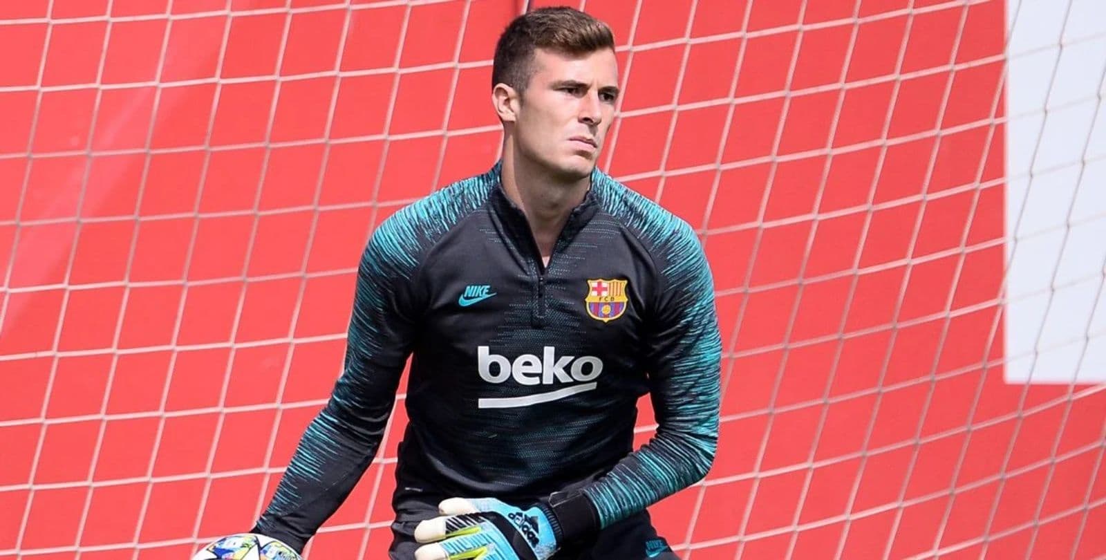 El presidente culé cree que el portero es la gran promesa del club después de Ter Stegen y le renovó por 3 temporadas.