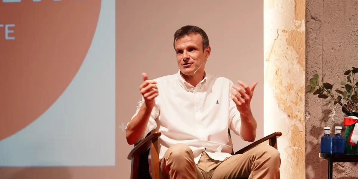 El presidente del Athletic, en rueda de prensa, ha condenado la actitud del Real Madrid con los árbitros