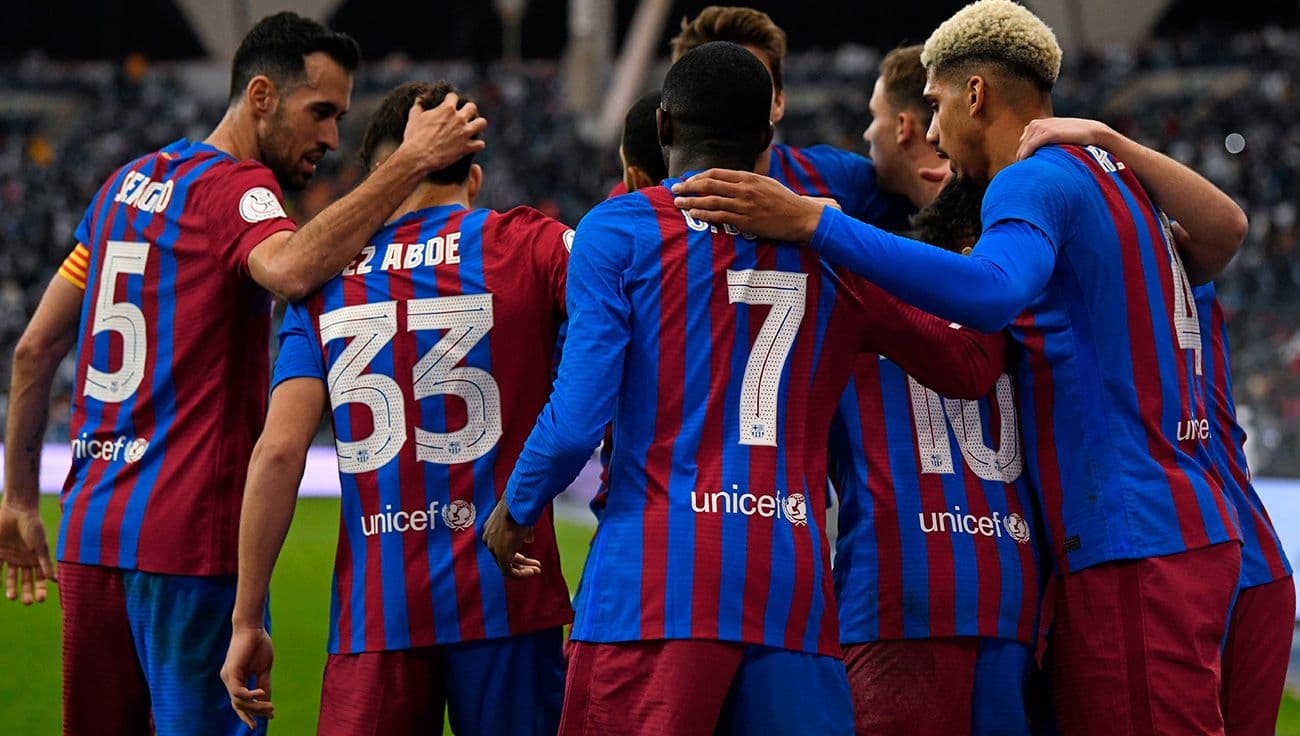 El programa Onze habría revelado los salarios de los fúbolistas del Barcelona. Dembele, Jordi Alba, Busquest, Umiti y Pique estarían entre los que más ganan.