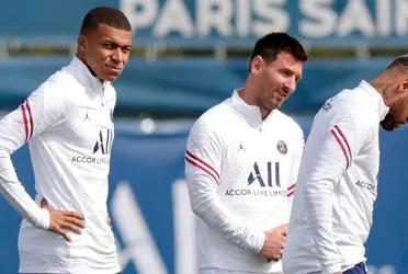 El pulso por Mbappé se sigue acentuando en las últimas horas. Madrid y PSG continúan jugando sus cartas mientras el futbolista, lejos de involucrarse públicamente, se muestra relajado en las redes. ¿Llegará finalmente Mbappé al Real Madrid?