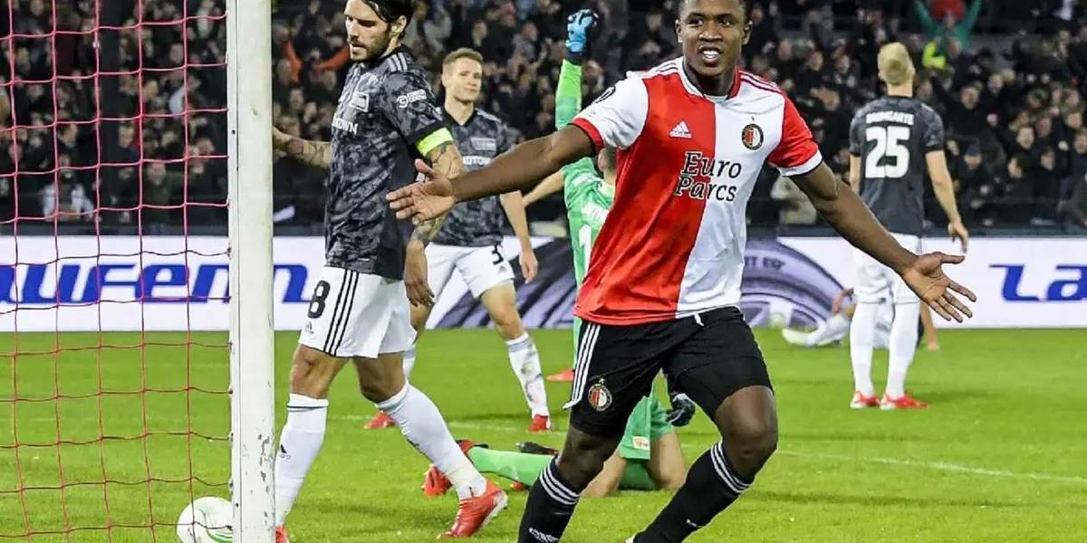 El Real Betis luego de hacer una buena temporada 2021/22 se prepara con todo para la siguiente campaña. Es por eso que el conjunto sevillano apunta a concretar el fichaje de Luis Sinisterra, delantero colombiano del Feyenoord, a cambio de entre 20 y 25 millones de euros.