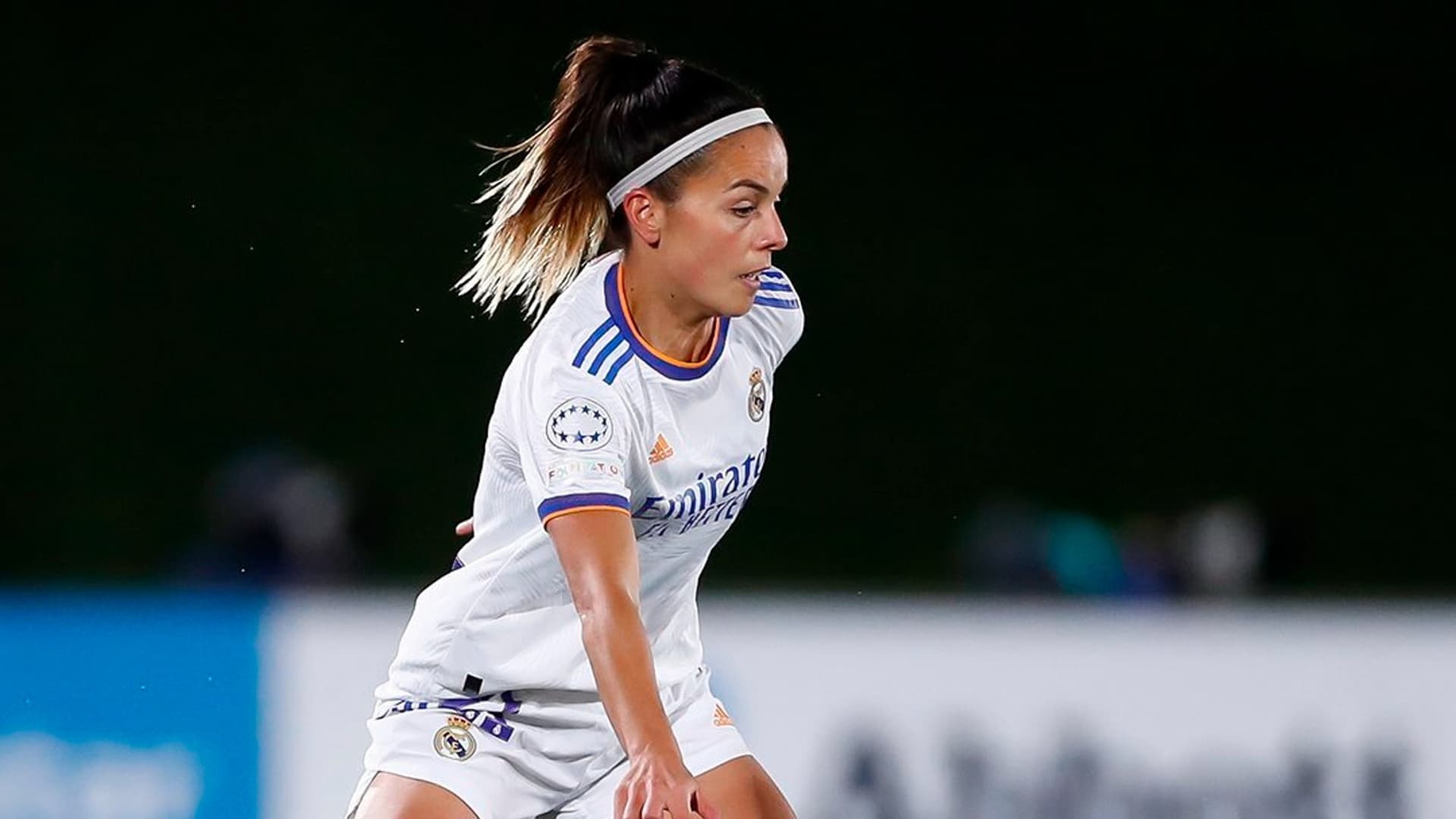 El Real Madrid Femenino tiene muchas figuras y una de sus jugadoras más destacadas es la experimentada Claudia Zornoza. La centrocampista de 31 años no solo se destaca desde lo futbolístico sino que es una de las líderes del proyecto del Madrid Femenino.