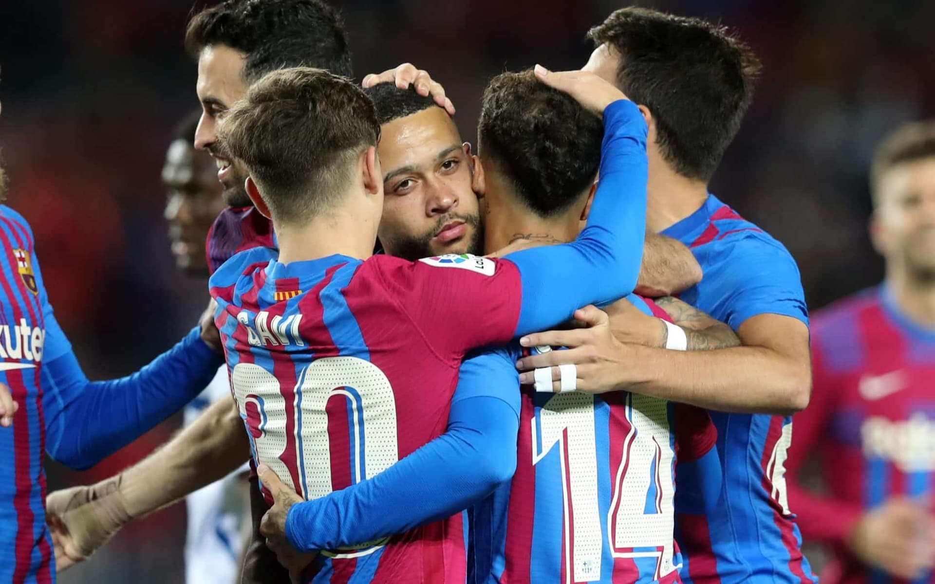 El regreso del entrenador blaugrana fue con victoria frente a su clasico rival, después de noventa minutos muy complicados para el equipo, Xavi y sus dirigidos supieron dar la cara y finalmente se quedaron con los tres puntos.