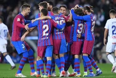 El rendimiento de Sergiño Dest genera ciertas dudas para Xavi, y ahora sin el respaldo del entrenador holandés parece que se podría ir del equipo culé.