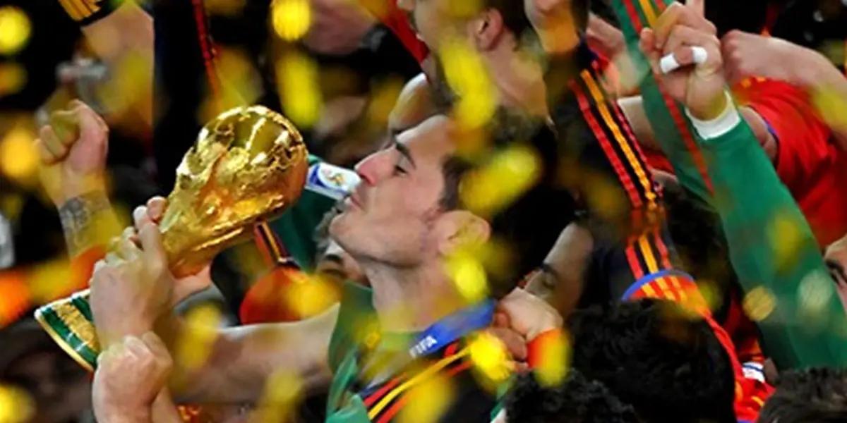 El Seleccionado de fútbol de España ha tenido en las últimas dos décadas sus mejores actuaciones en la Absoluta, sin embargo las demás categórias también tiene una larga data de campeonatos.