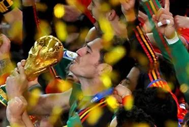 El Seleccionado de fútbol de España ha tenido en las últimas dos décadas sus mejores actuaciones en la Absoluta, sin embargo las demás categórias también tiene una larga data de campeonatos.