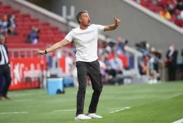 El seleccionador español Luis Enrique elaboró la lista para los próximos compromisos oficiales de la Roja y no le faltaron sorpresas a la citación. Desde la capital, hay molestia con el entrenador por la no incluisión de futbolistas del Real Madrid