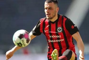 El serbio Filip Kostić está en la mira de varios equipos de la Serie A. Luego de la probada de su fútbol que el futbolista del Frankfurt le dio al Real Betis, en el Benito Villamarín, los rumores crecen.