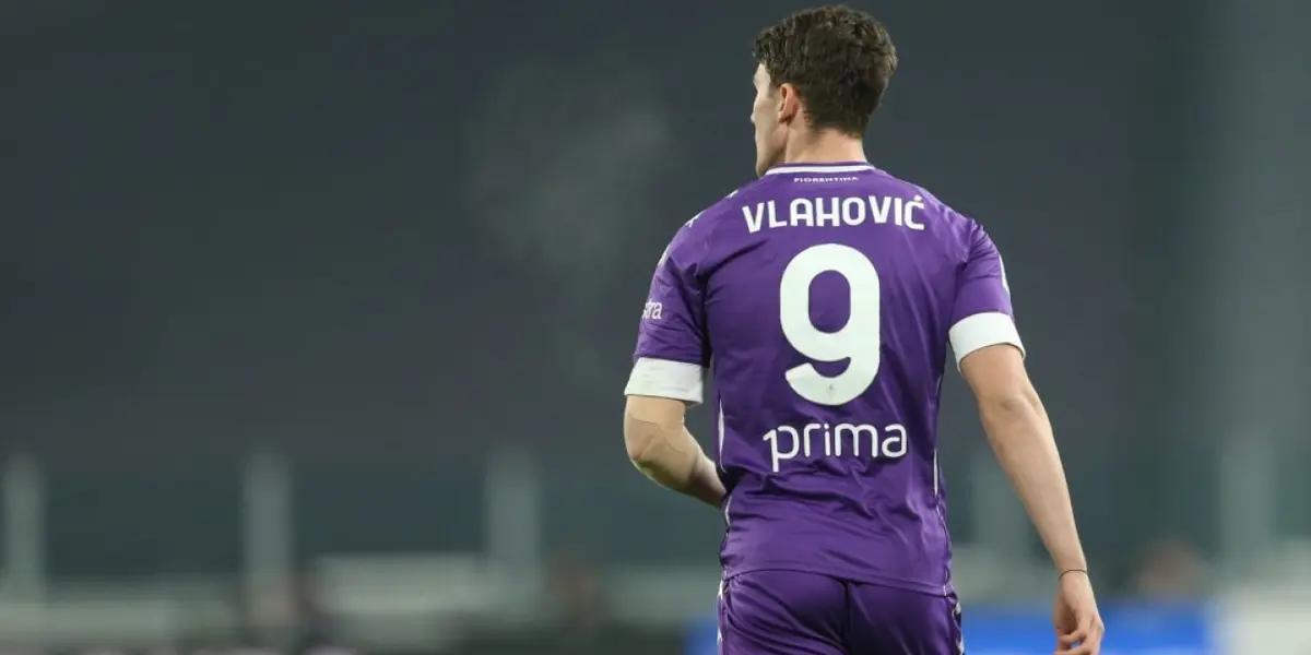 El serbio rechazó una propuesta muy grande de renovación de su actual club y piensa en llegar al equipo rojiblanco. Su futuro aun es incierto debido a que hay otros clubes que lo desean pero sin dudas el Cholo Simeone es quien corre con ventaja de quedarse con el futbolista serbio en su equipo.