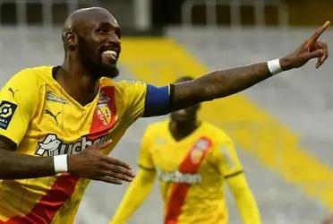 El Sevilla iría en la busqueda de un centrocampista para reforzar la medular y el elegido sería Seko Fofana. Y para dejarlo ir el Racing Club de Lens pediría 20 millones de euros.