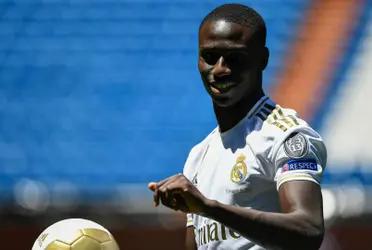 El técnico italiano está atento a la situación del lateral francés.