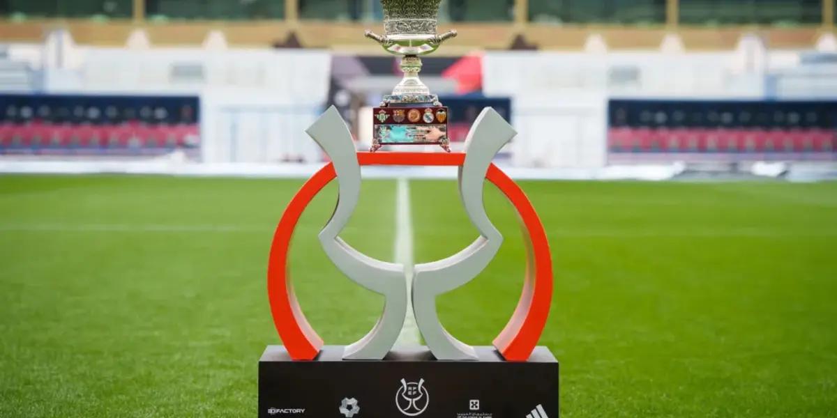 El trofeo de la Supercopa de España