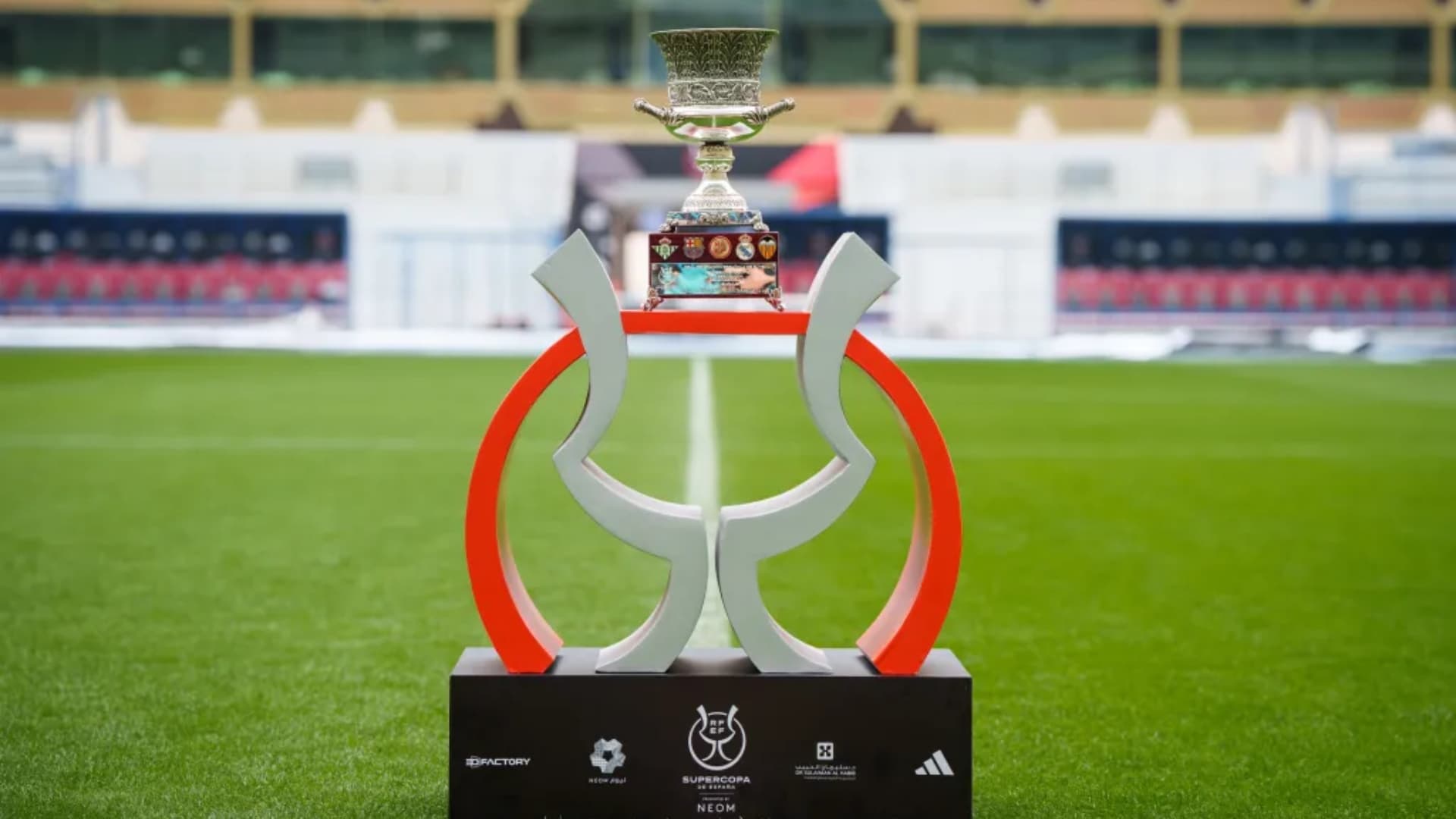 El trofeo de la Supercopa de España