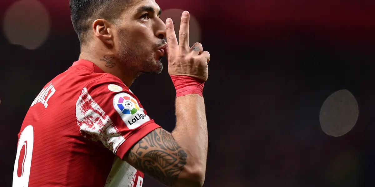 El uruguayo tuvo un excelente encuentro contra la Real Sociedad y sigue dejando en claro que nunca tendría que haberse ido del FC Barcelona. Vale recordar que Ronald Koeman perdió hoy frente al Real Madrid y se fue abucheado por todos, cuestionandole todas las desiciones que tomo desde que llegó.