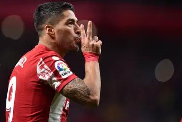 El uruguayo tuvo un excelente encuentro contra la Real Sociedad y sigue dejando en claro que nunca tendría que haberse ido del FC Barcelona. Vale recordar que Ronald Koeman perdió hoy frente al Real Madrid y se fue abucheado por todos, cuestionandole todas las desiciones que tomo desde que llegó.