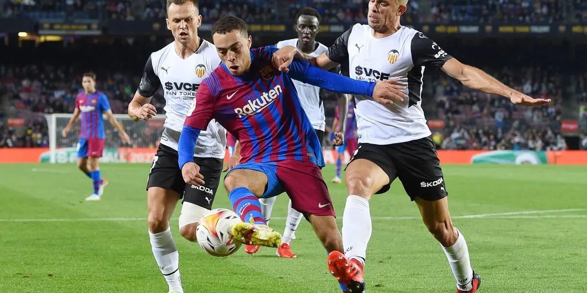 El Valencia y el Barcelona se están enfrentando en el estadio Nou Mestalla
