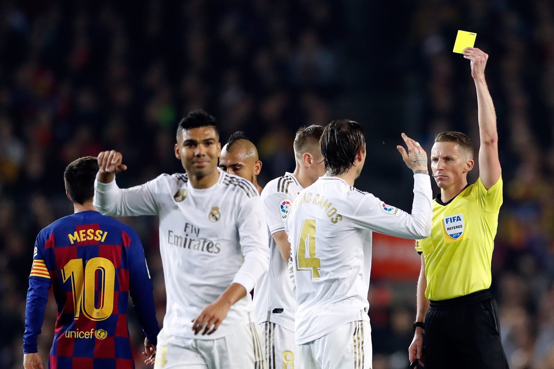 El VAR no ha participado en muchos encuentros del clásico español sin embargo favoreció la misma cantidad de veces a ambos equipos.