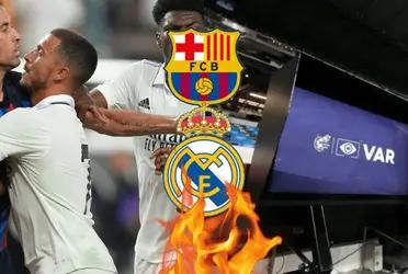 El VAR volvió a perjudicar al Barcelona.