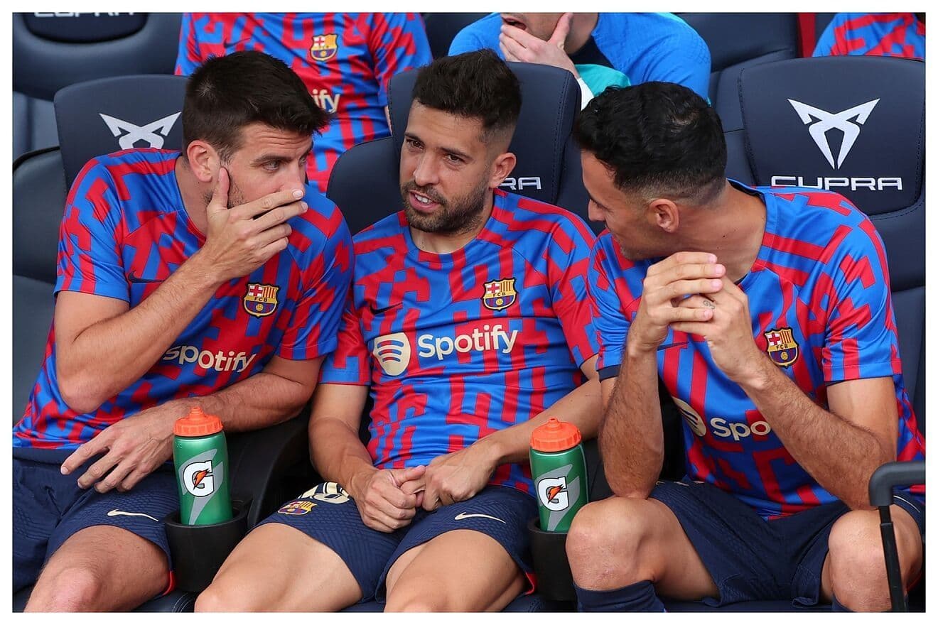 El veterano del Barcelona que podría dejar de jugar para el club que tanto tiempo lo vio triunfar.