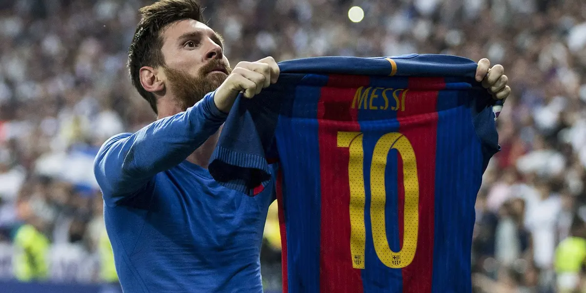 En la tienda oficial del club catalán todavía aparecen productos relacionados con Lionel Messi, quién hoy en día está en PSG.