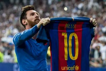 En la tienda oficial del club catalán todavía aparecen productos relacionados con Lionel Messi, quién hoy en día está en PSG.