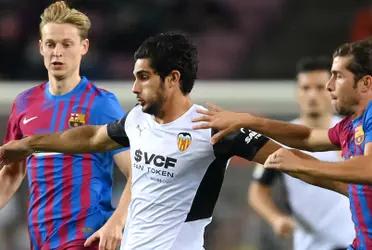 En un duelo de equipos necesitados de un triunfo para aspirar a zona de copas internacionales, el Valencia recibe al Barcelona, por la vigésimoquinta fecha del Torneo de Primera División de España.