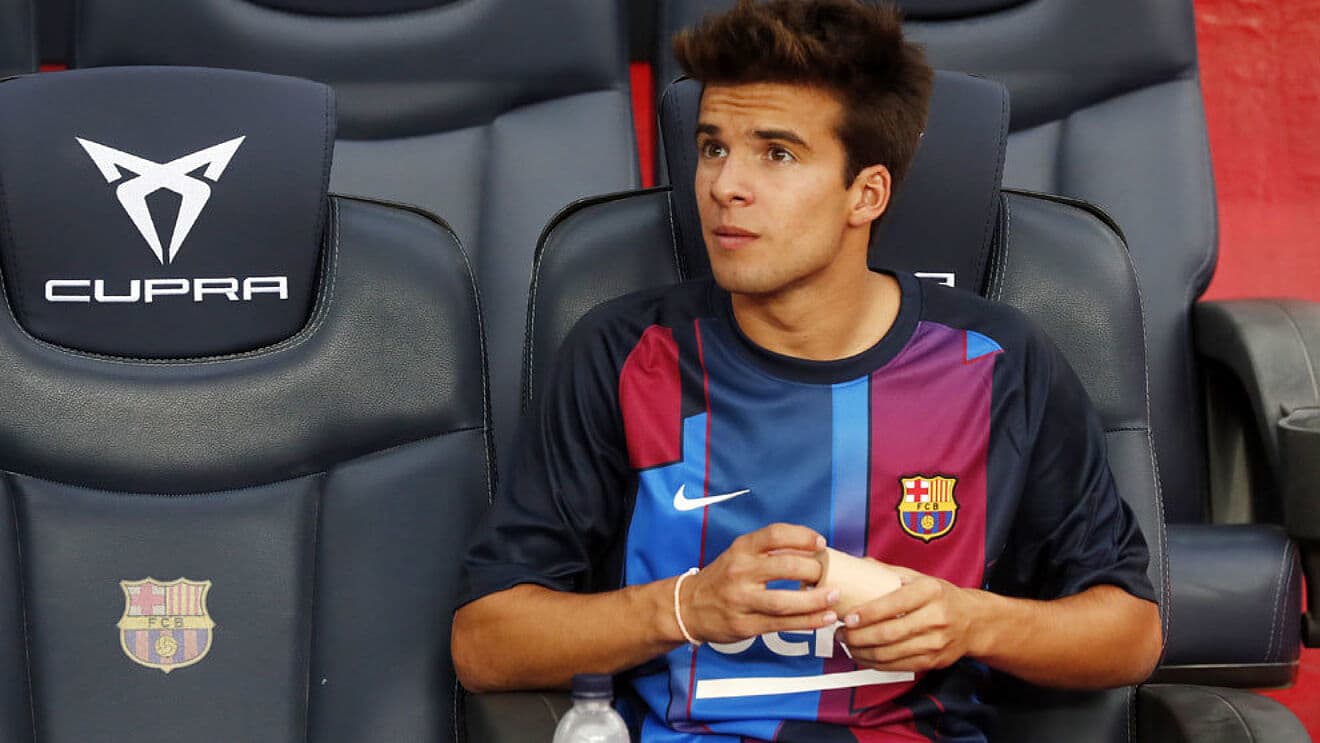 En un nuevo encuentro del equipo culé en el que destacan las ausencias de varios futbolistas de la plantilla del Fc Barcelona, el entrenador neerlandés volvió a postergar a Riqui Puig, en lo que ya parece ser un capricho de Koeman.