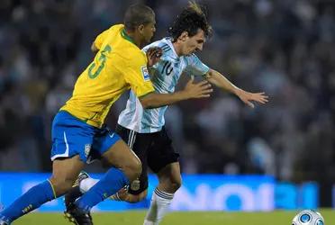 En una charla el futbolista brasileño con paso por la selección de su país habló de como marcar al mejor de todos, luego de la fuerte agresión de la que fue víctima en la jornada de Eliminatorias.