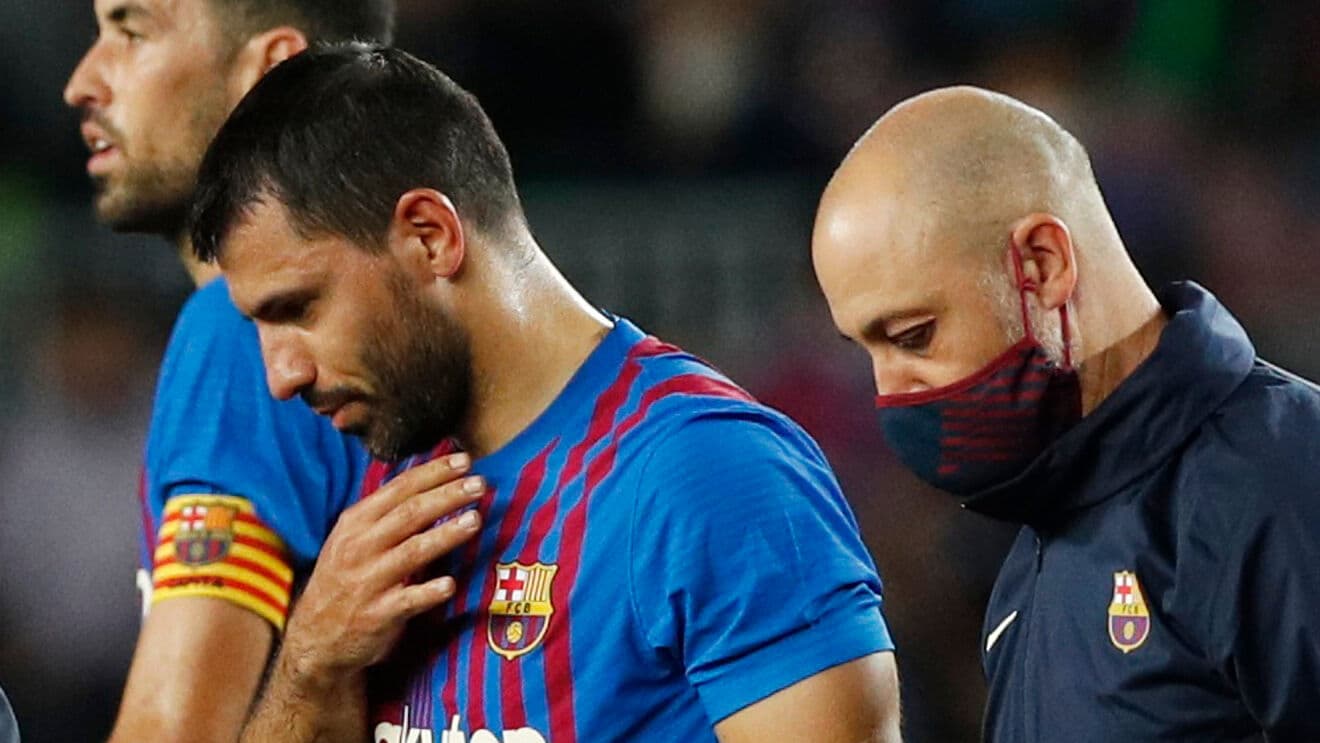 En varias latitudes preocupa la situación de un futbolista destacado del Barcelona. Según trascendió desde medios catalanes, el jugador podría tener que edtar obligado a considerar la posibilidad de alejarse del campo permanentemente.