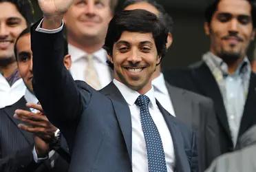 Equipos de fútbol, coches, mansiones, hoteles, empresas... Mansour bin Zayed Al Nahyan, el jeque dueño del Manchester City es una de las personas más poderosas del mundo y cuenta con una fortuna de 23.5 mil millones de dólares.