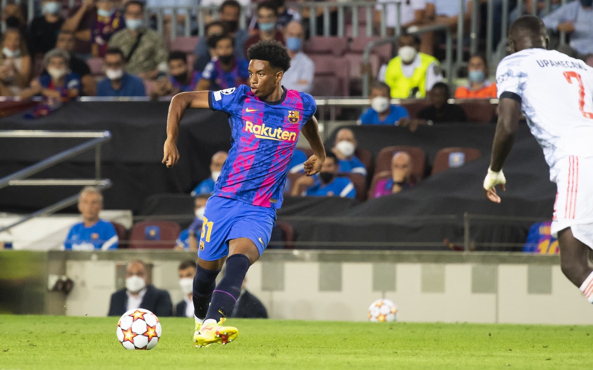 Es curioso lo que sucede con Alex Balde en el Barcelona. Señalado por el club como un lateral izquierdo de futuro, el canterano no está teniendo minutos esta temporada ni con Koeman ni con Xavi Hernandez. Bajó al Barcelona B, ante su ausencia en la convocatoria ante el Villarreal y su futuro es una incógnita.