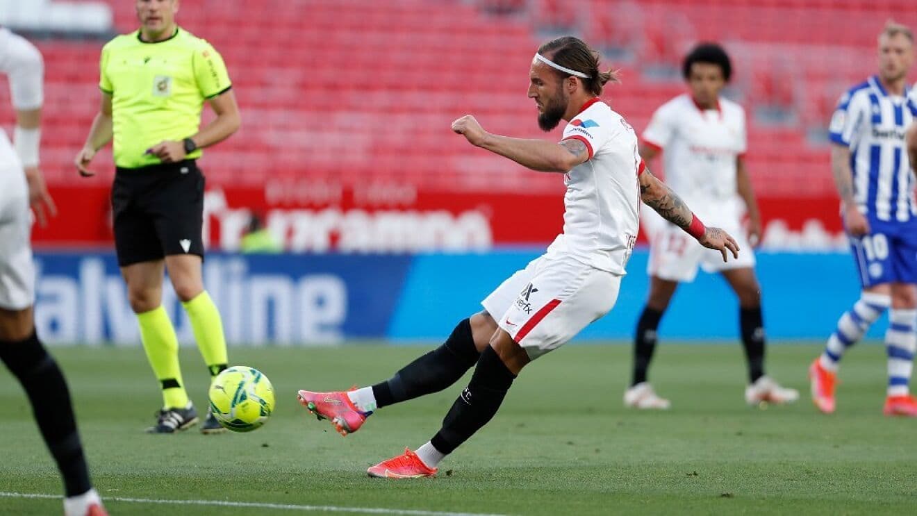 Es uno de los polifuncionales del equipo de Lopetegui. Ante la gran cantidad de bajas que viene sufriendo el conjunto andaluz, el serbio será parte del elenco del Sevilla de cara al encuentro con West Ham.